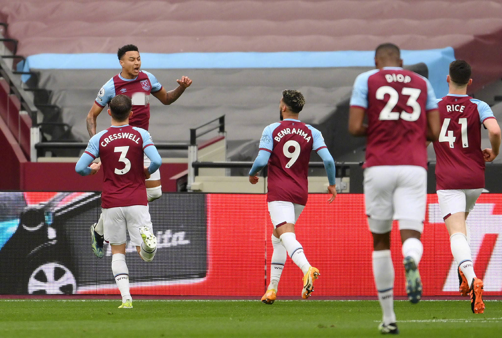 并表现出对 并表现出对